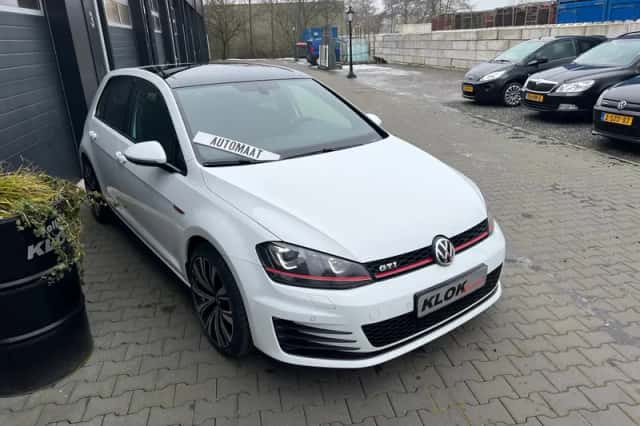 Volkswagen Golf (2016) thumbnail 3