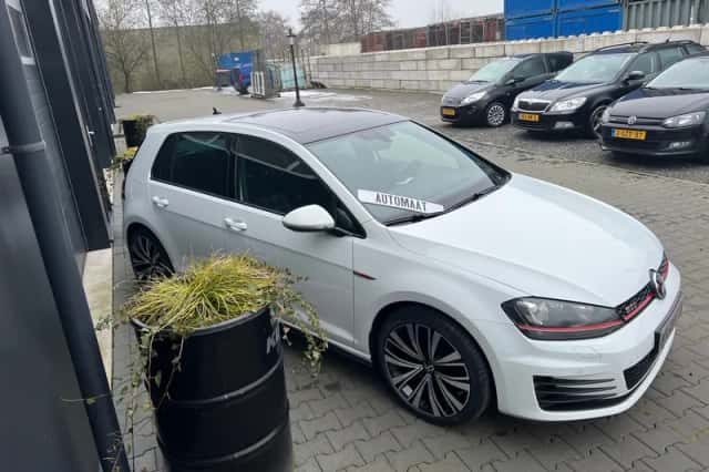 Volkswagen Golf (2016) thumbnail 6