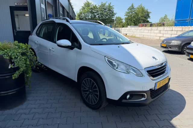 Peugeot 2008 (2016) thumbnail 2