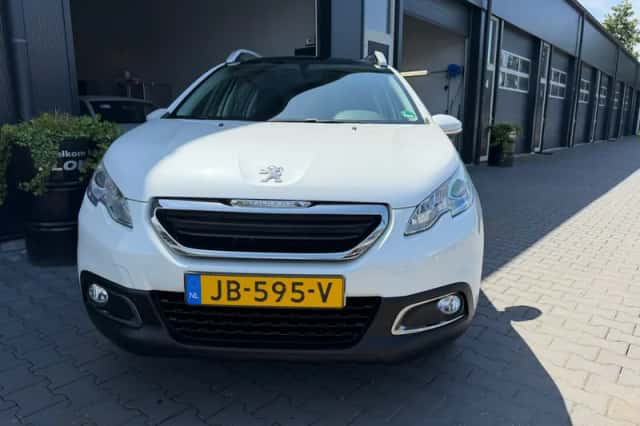 Peugeot 2008 (2016) thumbnail 3