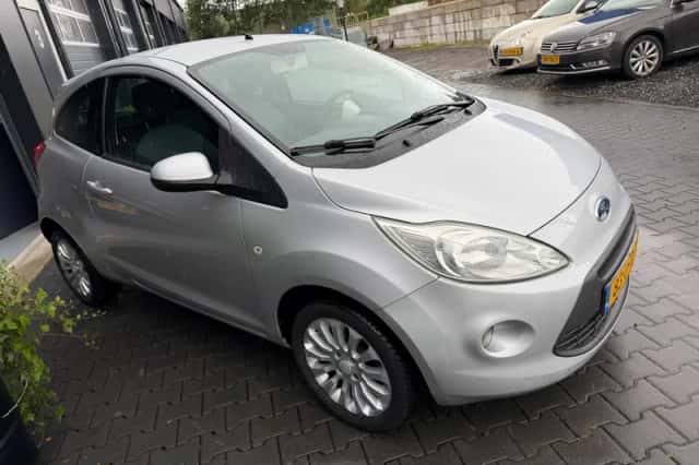 Ford Ka (2010) thumbnail 4