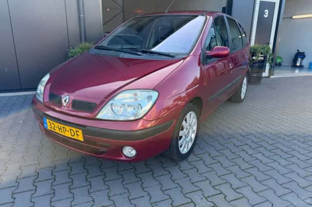 Renault Scénic (2001) thumbnail 1