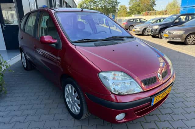 Renault Scénic (2001) thumbnail 2
