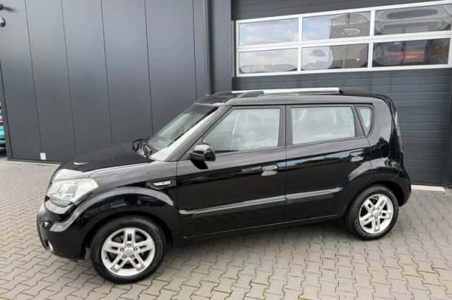 Kia Soul (2010) thumbnail 2