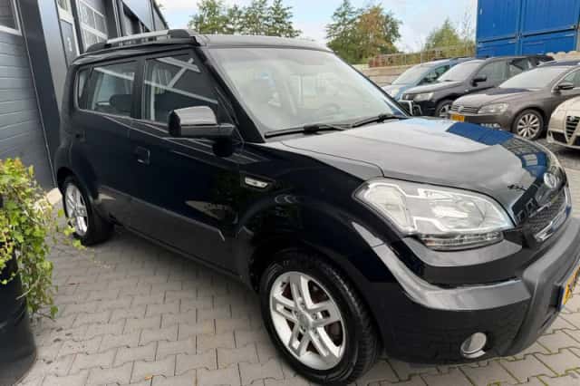 Kia Soul (2010) thumbnail 3
