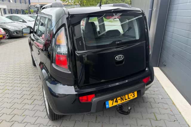 Kia Soul (2010) thumbnail 4