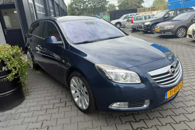 Opel Insignia (2012) thumbnail 2