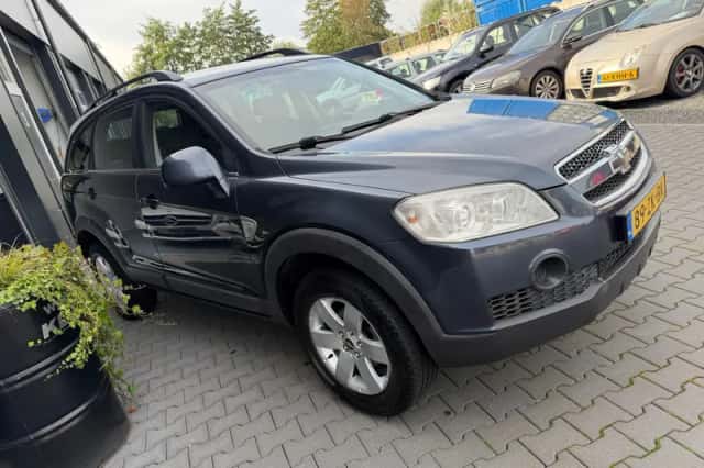 Chevrolet Captiva (2008) thumbnail 2