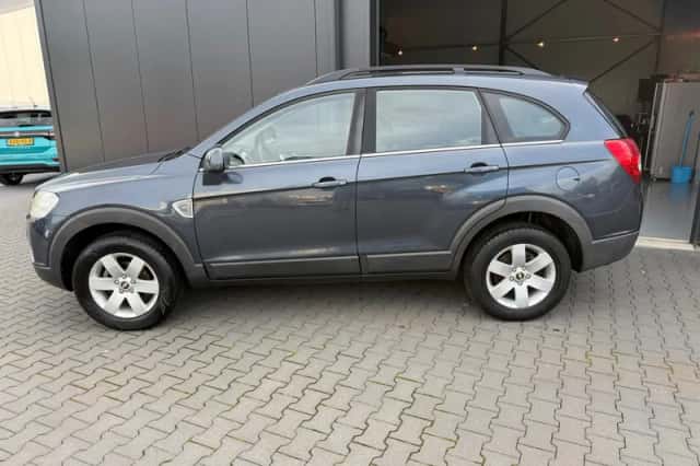Chevrolet Captiva (2008) thumbnail 3