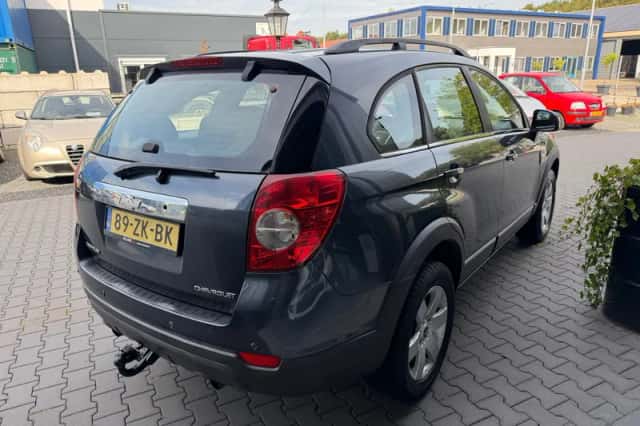 Chevrolet Captiva (2008) thumbnail 4