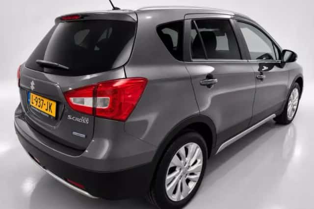 Suzuki S-Cross (2021) thumbnail 6