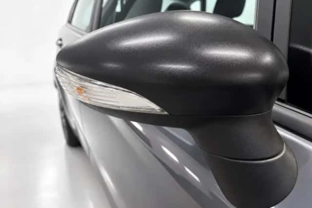 Ford Fiesta (2015) thumbnail 6
