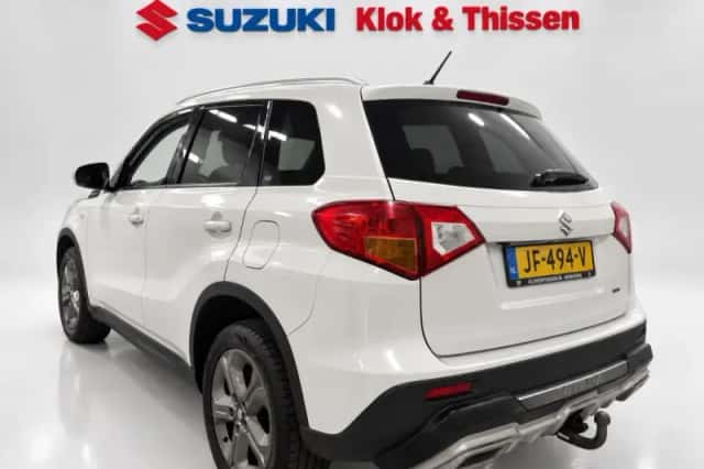Suzuki Vitara (2016) thumbnail 3