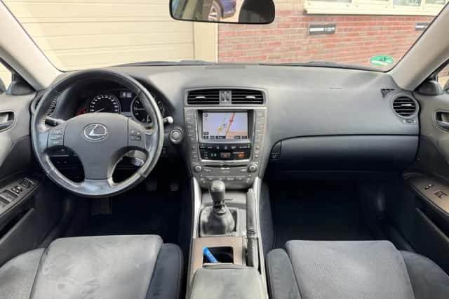 Lexus IS (2009) thumbnail 3