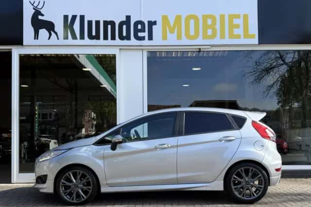 Ford Fiesta (2017) thumbnail 2