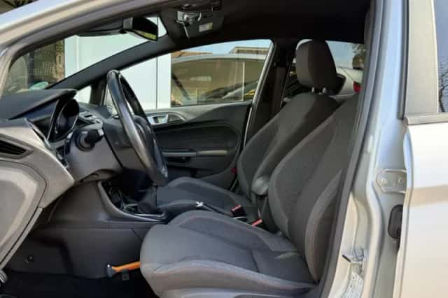 Ford Fiesta (2017) thumbnail 4