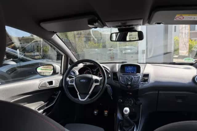 Ford Fiesta (2017) thumbnail 5