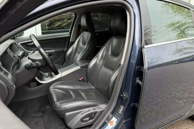 Volvo S60 (2012) thumbnail 4