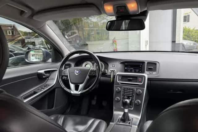 Volvo S60 (2012) thumbnail 5