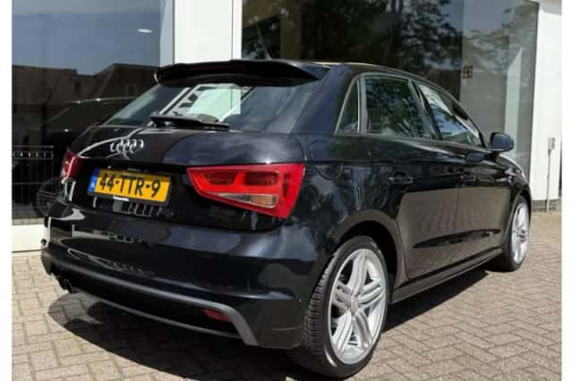 Audi A1 (2012) thumbnail 3