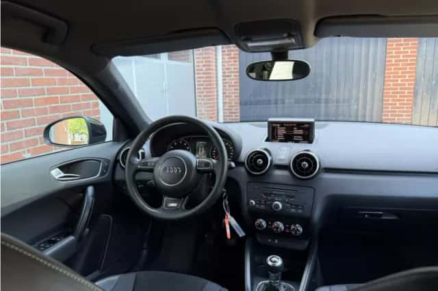 Audi A1 (2012) thumbnail 5
