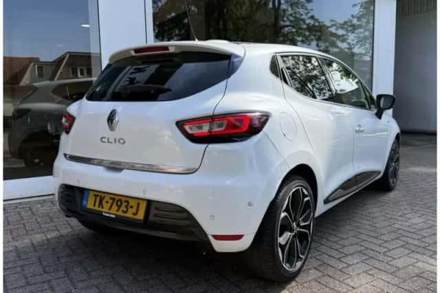 Renault Clio (2018) thumbnail 3