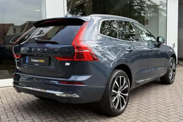 Volvo XC60 (2023) thumbnail 3