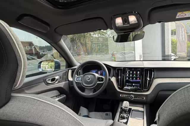 Volvo XC60 (2023) thumbnail 5