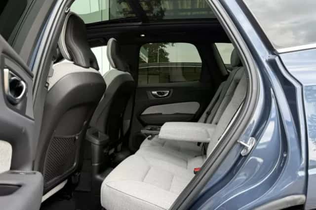 Volvo XC60 (2023) thumbnail 6