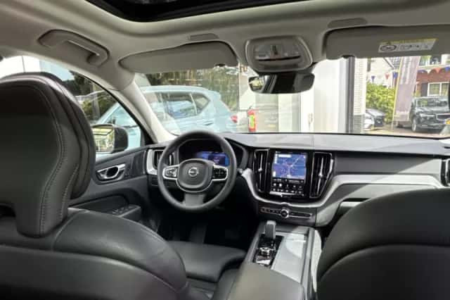 Volvo XC60 (2024) thumbnail 5