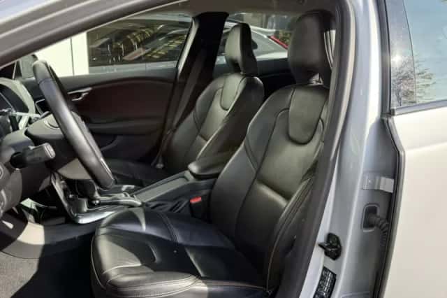 Volvo V40 Cross Country (2013) thumbnail 4