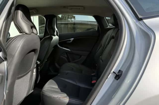 Volvo V40 Cross Country (2013) thumbnail 6