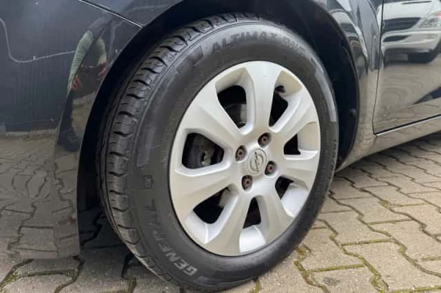 Opel Agila (2009) thumbnail 3