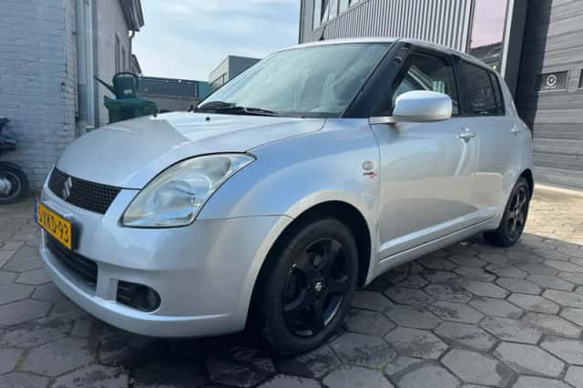Suzuki Swift (2006) thumbnail 2