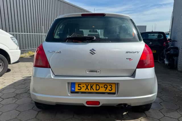 Suzuki Swift (2006) thumbnail 4