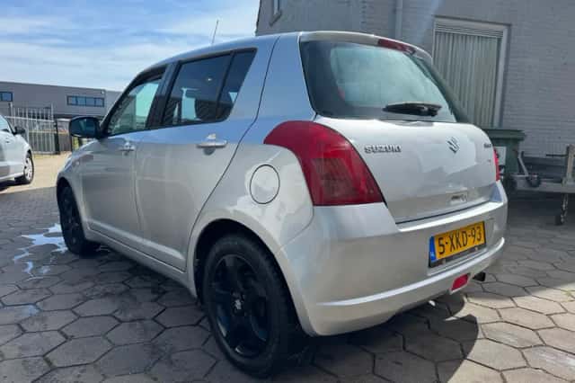 Suzuki Swift (2006) thumbnail 6