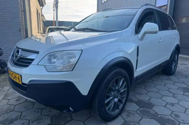 Opel Antara (2008) thumbnail 4