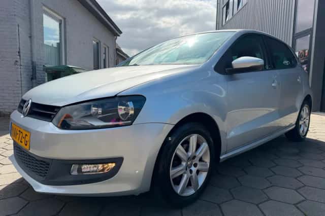 Volkswagen Polo (2010) thumbnail 2