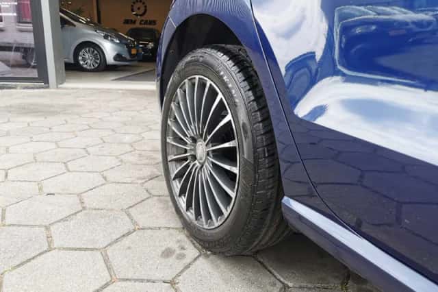 Volkswagen Polo (2009) thumbnail 3