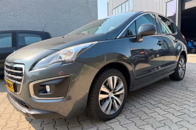 Peugeot 3008 (2015) thumbnail 2