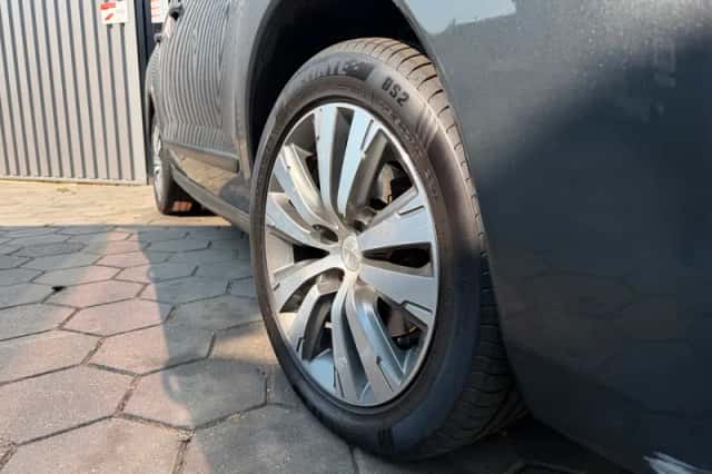 Peugeot 3008 (2015) thumbnail 3