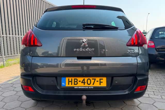 Peugeot 3008 (2015) thumbnail 6