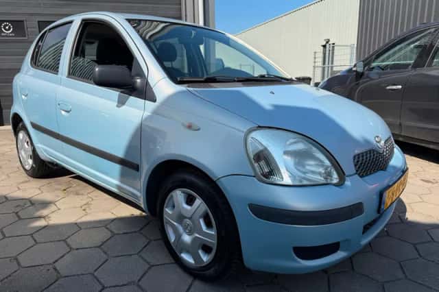 Toyota Yaris (2004) thumbnail 2