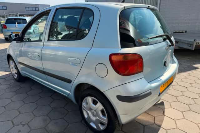 Toyota Yaris (2004) thumbnail 3