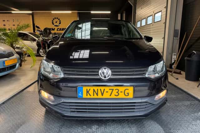Volkswagen Polo (2015) thumbnail 2