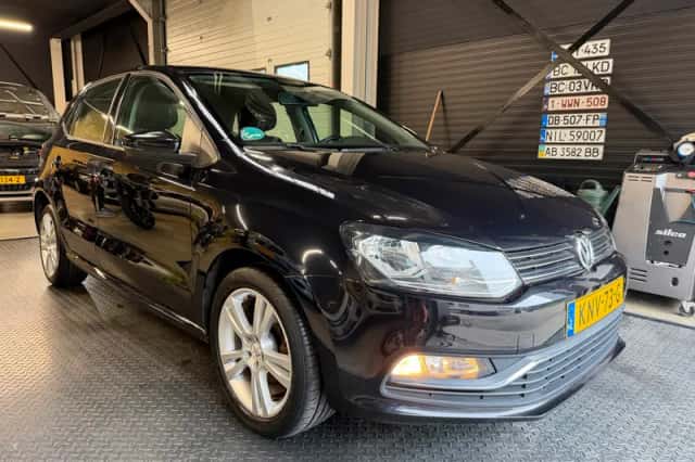 Volkswagen Polo (2015) thumbnail 3