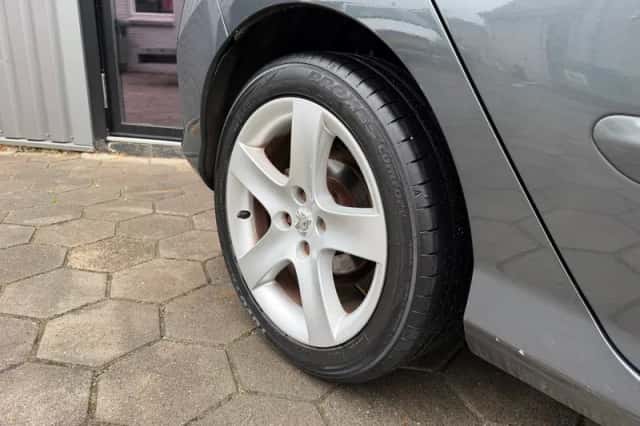Peugeot 308 (2008) thumbnail 2