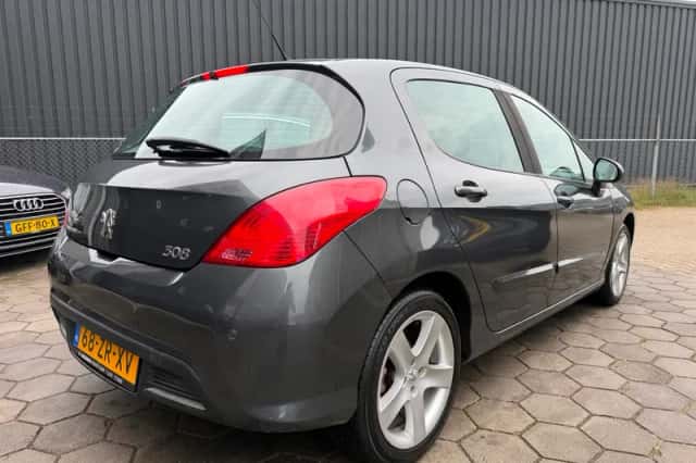 Peugeot 308 (2008) thumbnail 6