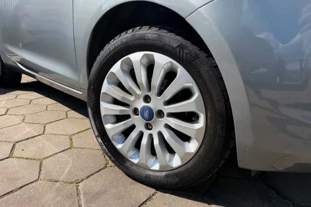 Ford Ka (2010) thumbnail 2