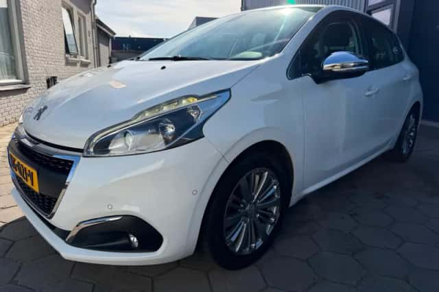 Peugeot 208 (2016) thumbnail 2